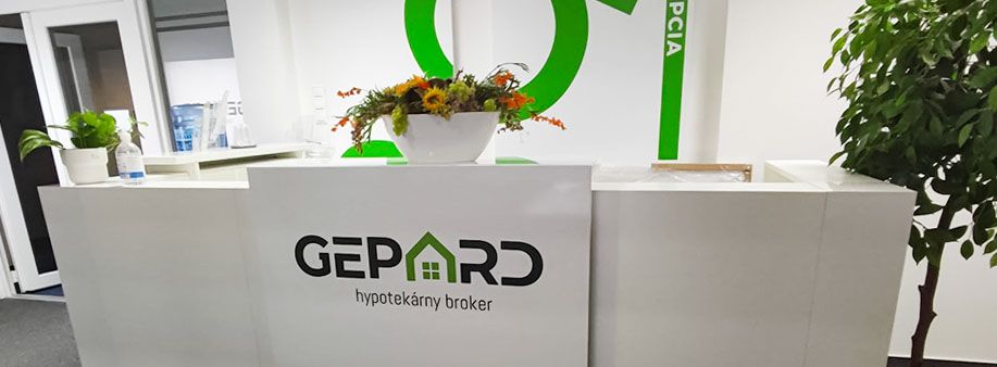 vyrezávané samolepky na pulte